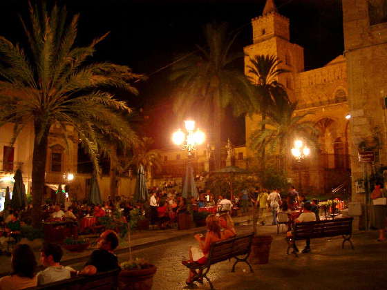 Cefalu bei Nacht