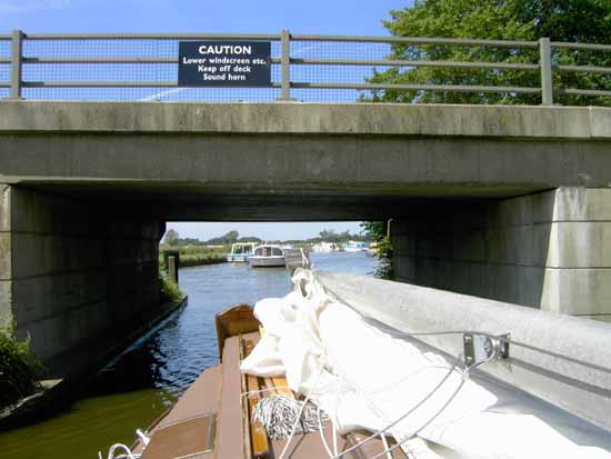 Brücke über den Fluss Ant in Ludgam