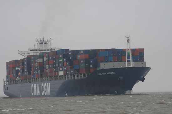 CMA CGM Balzac, 300 m Länge, transportiert bis zu 6627 Container