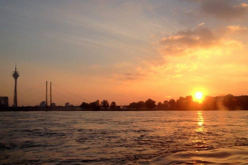Sonnenuntergang vom Rhein aus
