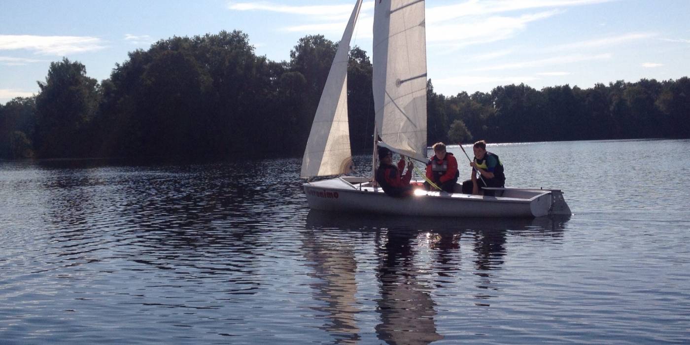 Aufbau der 420er SegelKameradschaft Unterbacher See e. V.